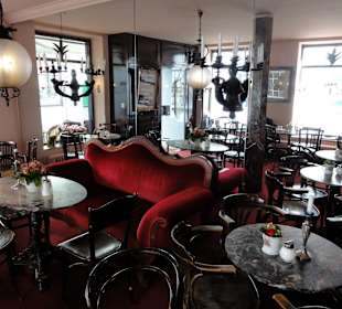 Der Gastraum des Cafés