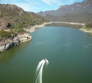 Brücke über Stausee