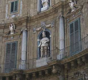 Eine der Häuserfronten