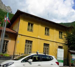 Ital. Seite mit großer Info-Tafel