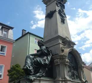 Ludwig-Eisenbahn-Denkmal in der Fürther Straße