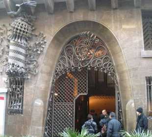 Il portone di ingresso