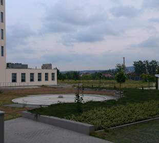 Plac przed uniwersytetem