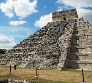 Die unrestaurierte Seite der Pyramide