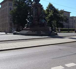 Maxmonument