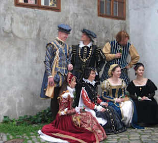 Schöne Kostüme