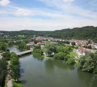 Blick vom Schloss auf die Donau und Sigmaringen