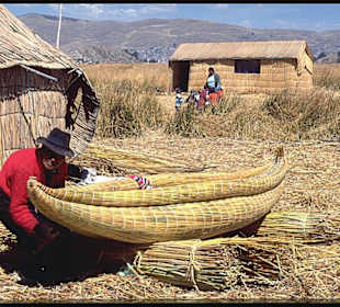 Die Insel der Urus im Titicacasee