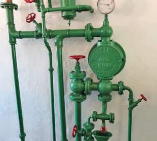 Leitungen und Ventile im Brauhaus