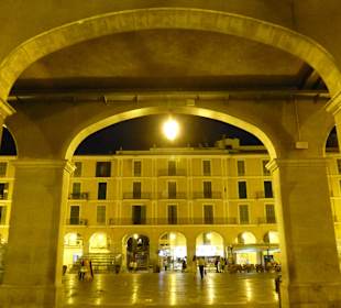 Placa Major am Abend