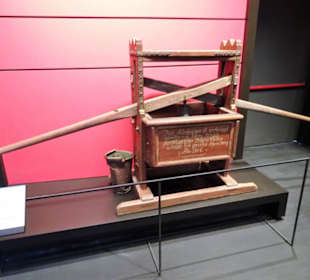 Alte Feuerwehrpumpe im Palais Mamming