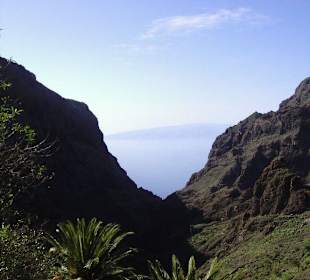 Der Blick durch die Schlucht auf La Gomera