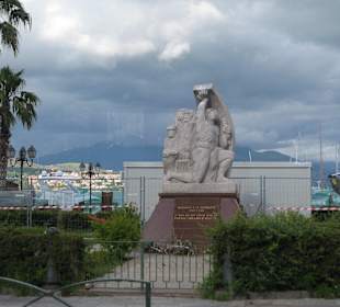 Statue am Meer