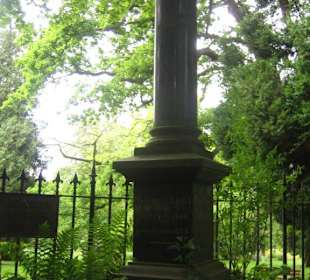 Grabstein auf dem alten Friedhof in GI