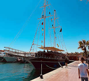 Segelschiff am Hafen