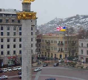 Sicht auf den Freedom Square vom Courtyard Hotel
