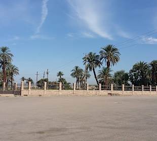 Auf dem Weg zum Tempel von Dendera