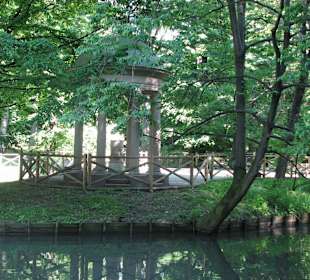 Вот такое чудо есть недалеко от центра