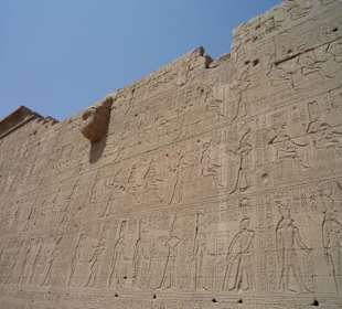 Außenansicht des Hathor-Tempels