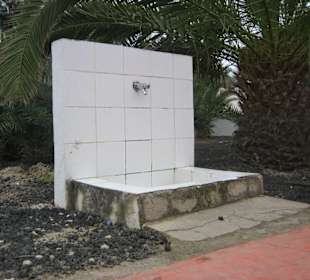 Spülbecken am "Strandeingang"