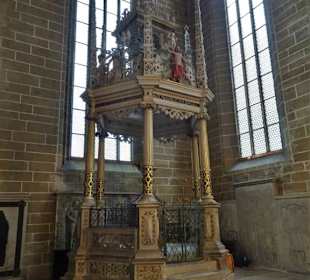 Taufbecken mit Turm im Erfurter Dom