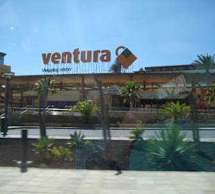 Einkaufscenter Ventura vorm Hotel Barcelo Jandia Playa