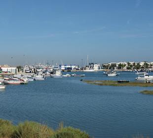 Kleiner Hafen im Ort