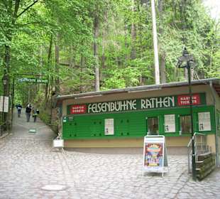 Eingang zur Felsenbühne