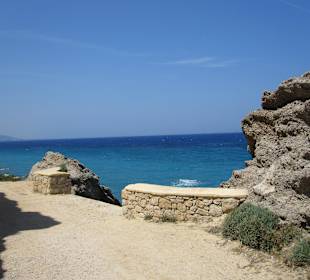 Spaziergang am Felsenstrand in Rhodos!
