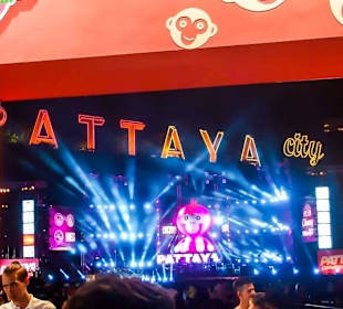 Die Hauptbühne am Bali Hai Pier