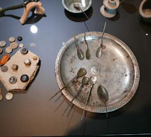 Löffel und ein Teller