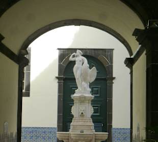 Leda und der Schwan im Rathausinnenhof