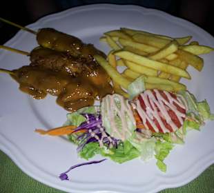 Satee Spieße mit Pommes