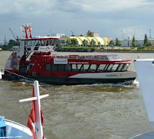 Ring-Fähre im Hamburger Hafen