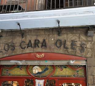 Schriftzug über Eingang