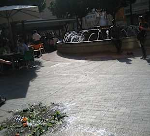 Nach dem Blumenmarkt wird gegessen