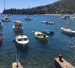 Hafen mit Badestrand in Medveja