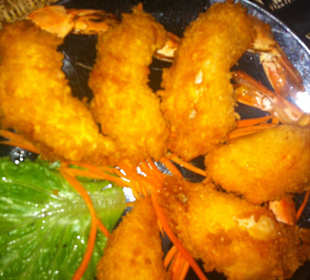 Prawns im Restaurant Longtail Boat 