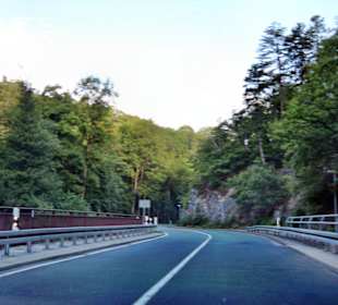 Kreisstraße an der Selke über Brücken