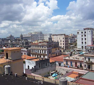 Blick von der Dachterrasse einer Mojito-Bar