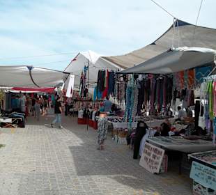 Kemer, targ tekstylny w wtorek