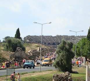 Straße nach Side mit Blick auf das Theater