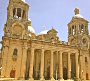  Mit dem Supreme-Open-Top-Bus Malta erkunden