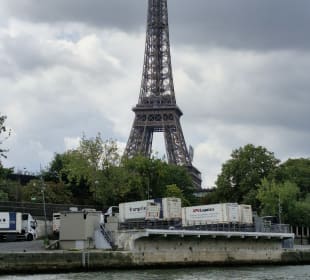 Eifelturm vom Batobus aus