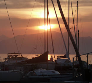 Sonnenuntergang am Hafen Bardolino