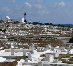 Phare et cimetière marin