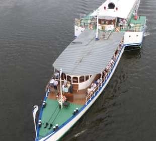 Blick vom „Blauen Wunder“ auf Elbe