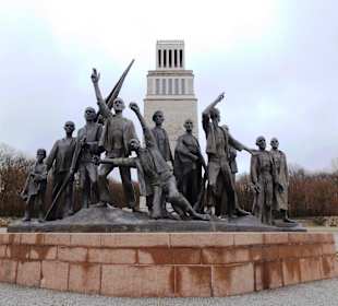 Figurengruppe des Buchenwald-Denkmals