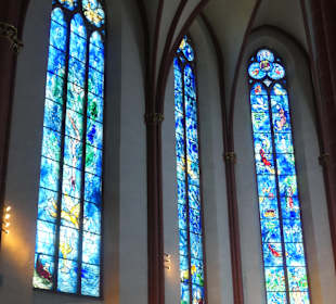 Chagall-Fenster – große Kunst in St. Stephan