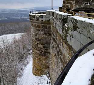 Die Festungsmauer der Giechburg